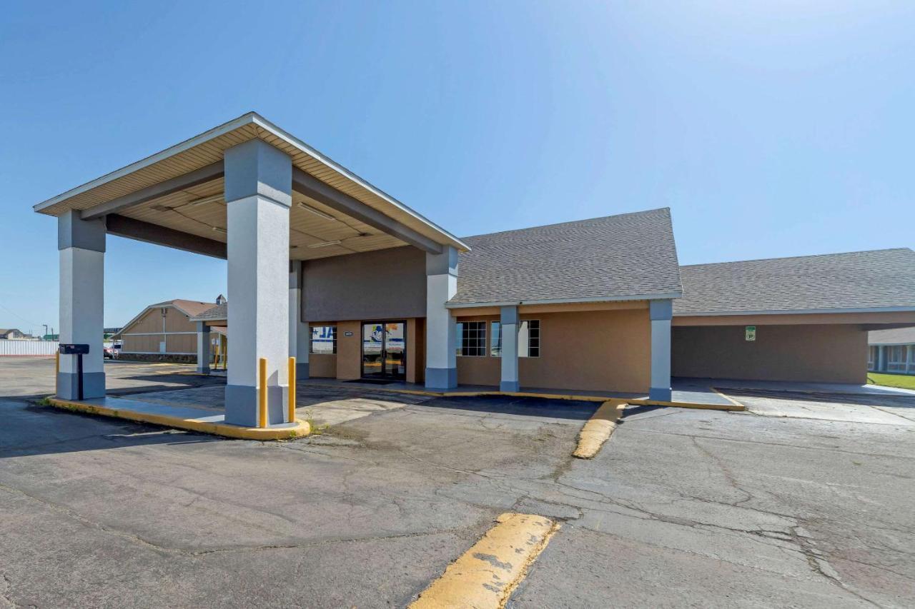 Econo Lodge Pryor Creek Exteriör bild