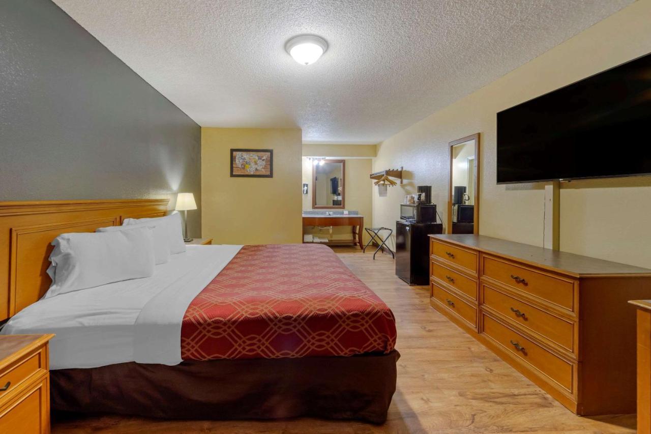 Econo Lodge Pryor Creek Exteriör bild