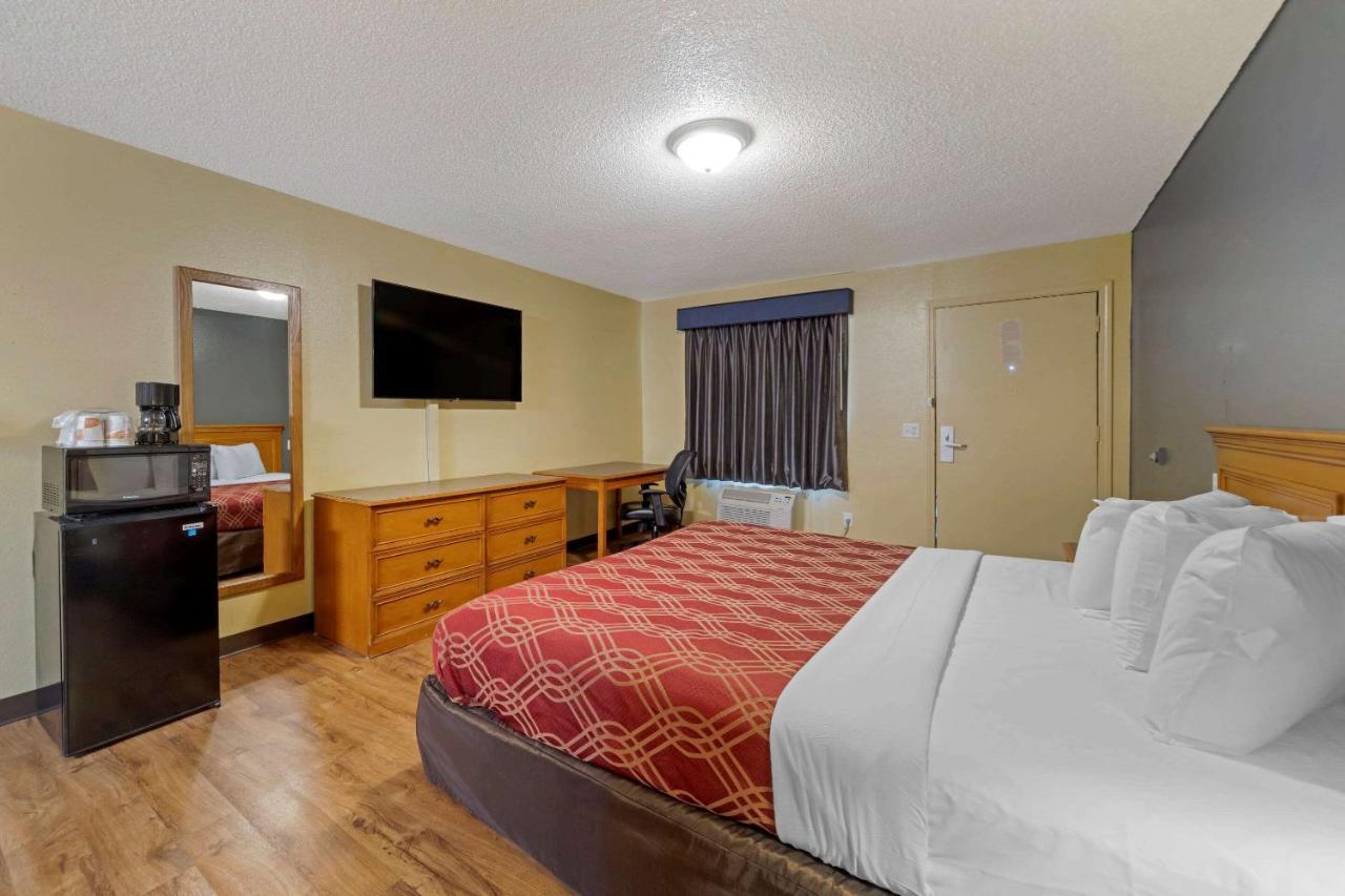 Econo Lodge Pryor Creek Exteriör bild