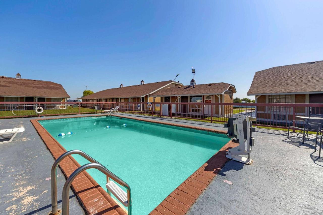 Econo Lodge Pryor Creek Exteriör bild
