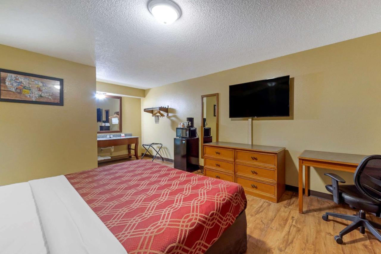 Econo Lodge Pryor Creek Exteriör bild