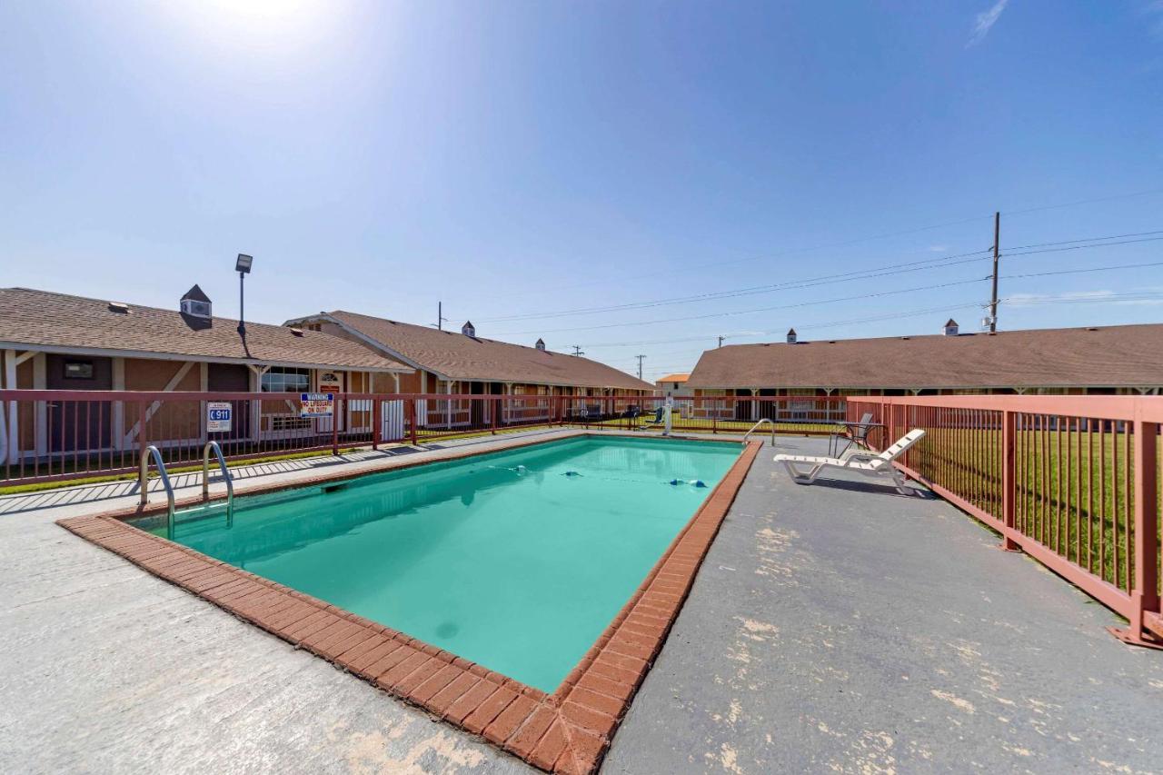 Econo Lodge Pryor Creek Exteriör bild