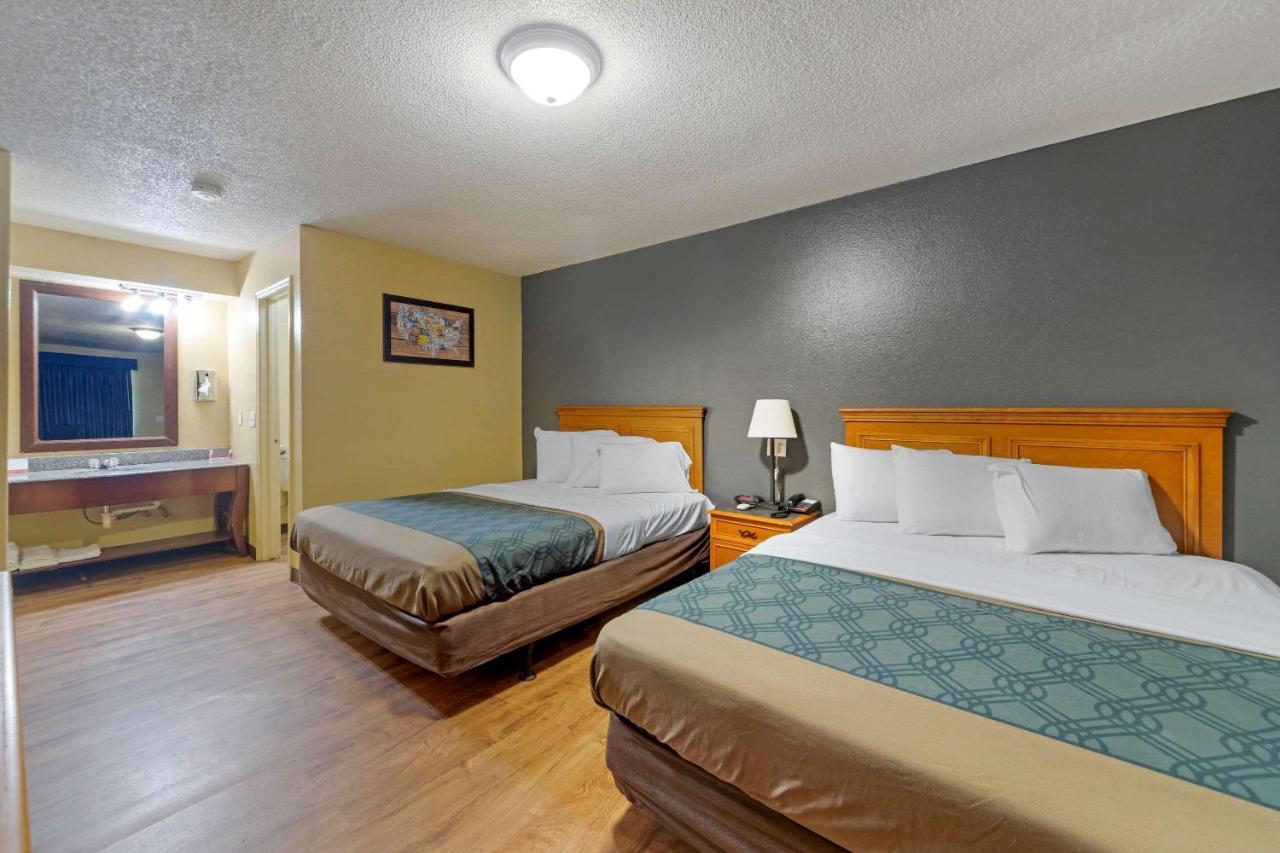 Econo Lodge Pryor Creek Exteriör bild