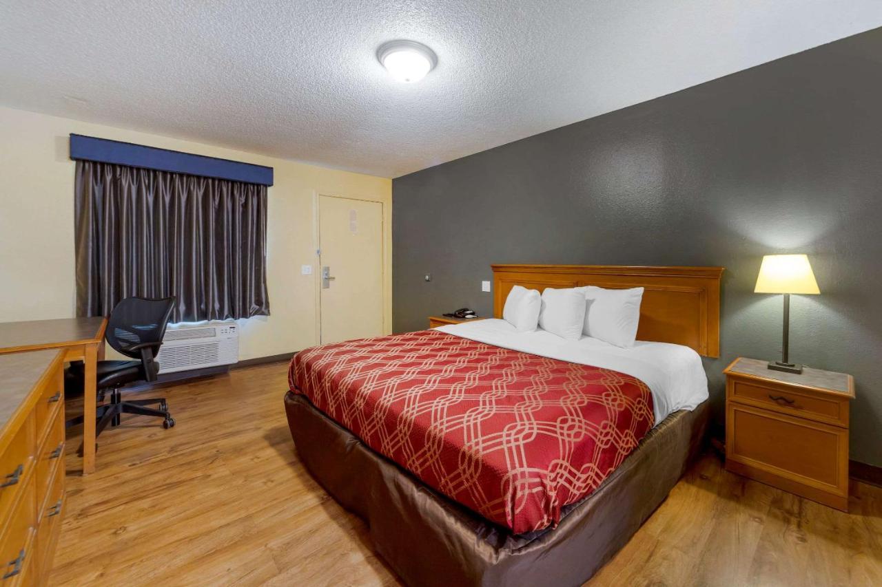 Econo Lodge Pryor Creek Exteriör bild