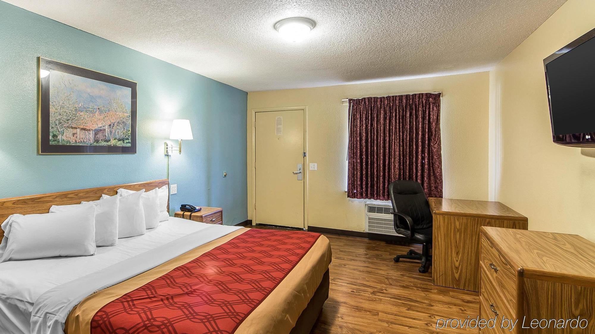 Econo Lodge Pryor Creek Exteriör bild