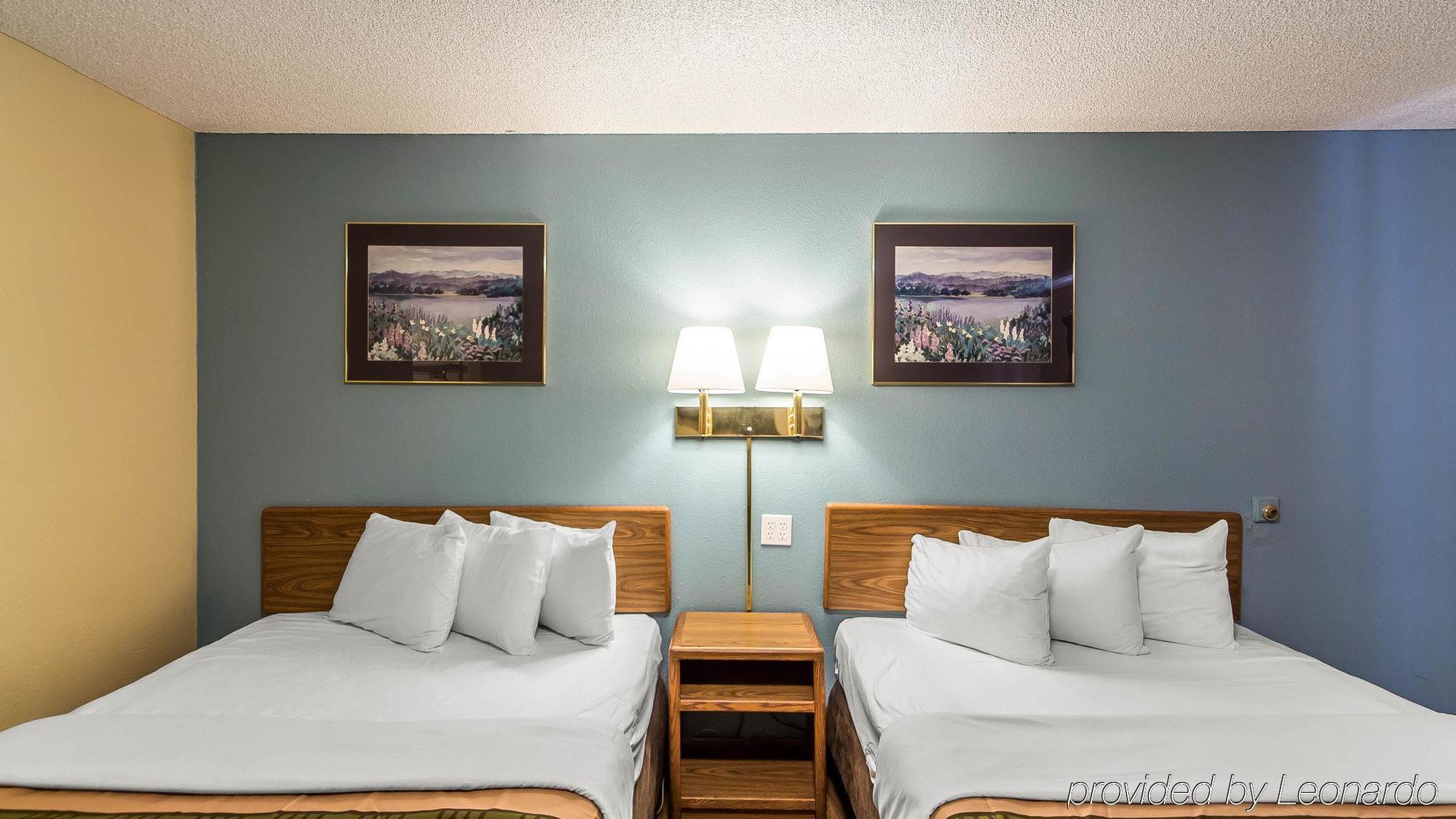 Econo Lodge Pryor Creek Exteriör bild