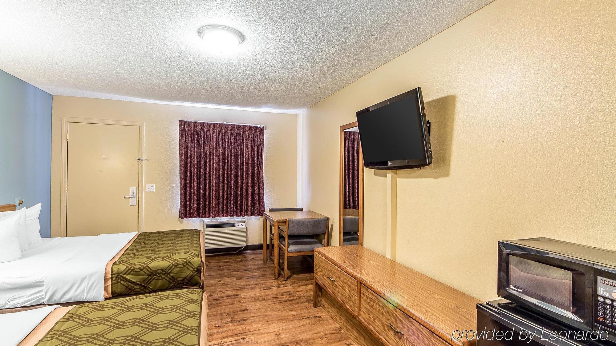 Econo Lodge Pryor Creek Exteriör bild