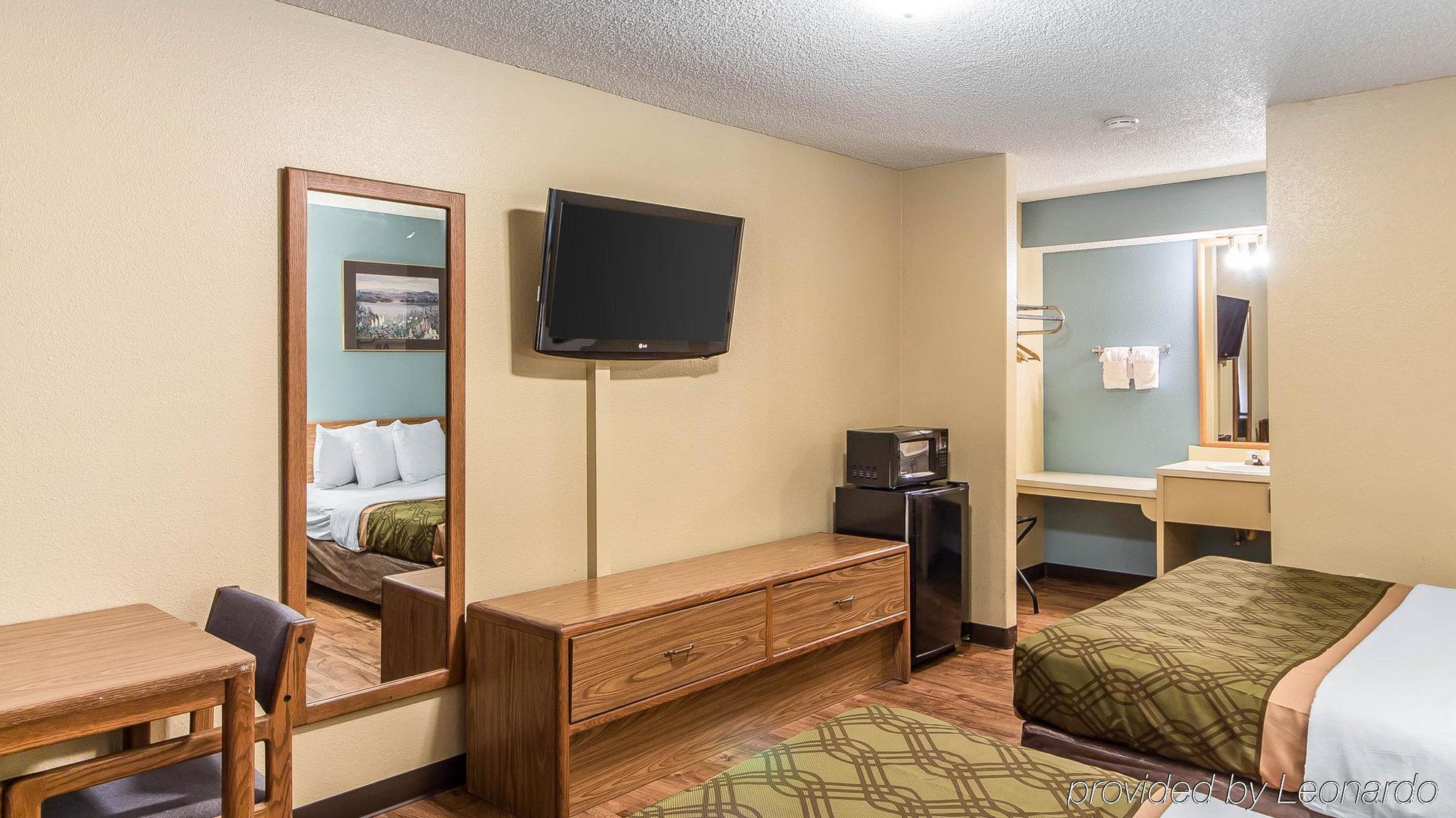 Econo Lodge Pryor Creek Exteriör bild