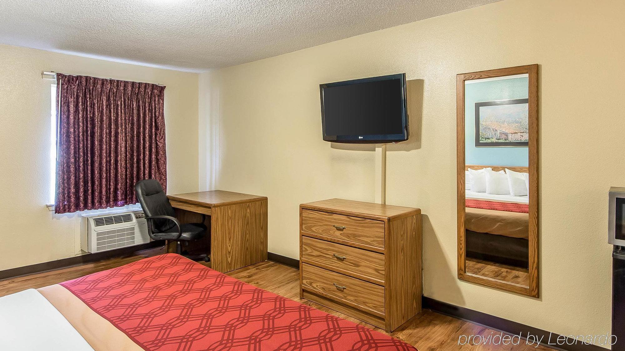 Econo Lodge Pryor Creek Exteriör bild