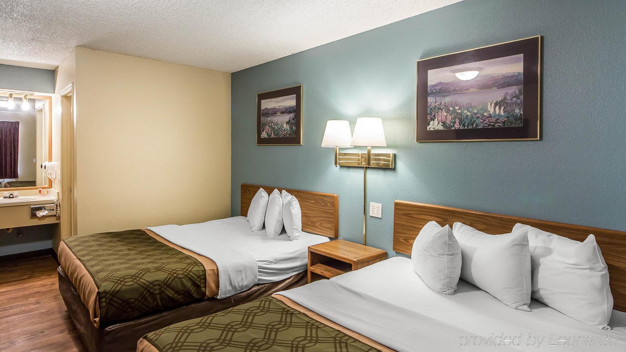 Econo Lodge Pryor Creek Exteriör bild
