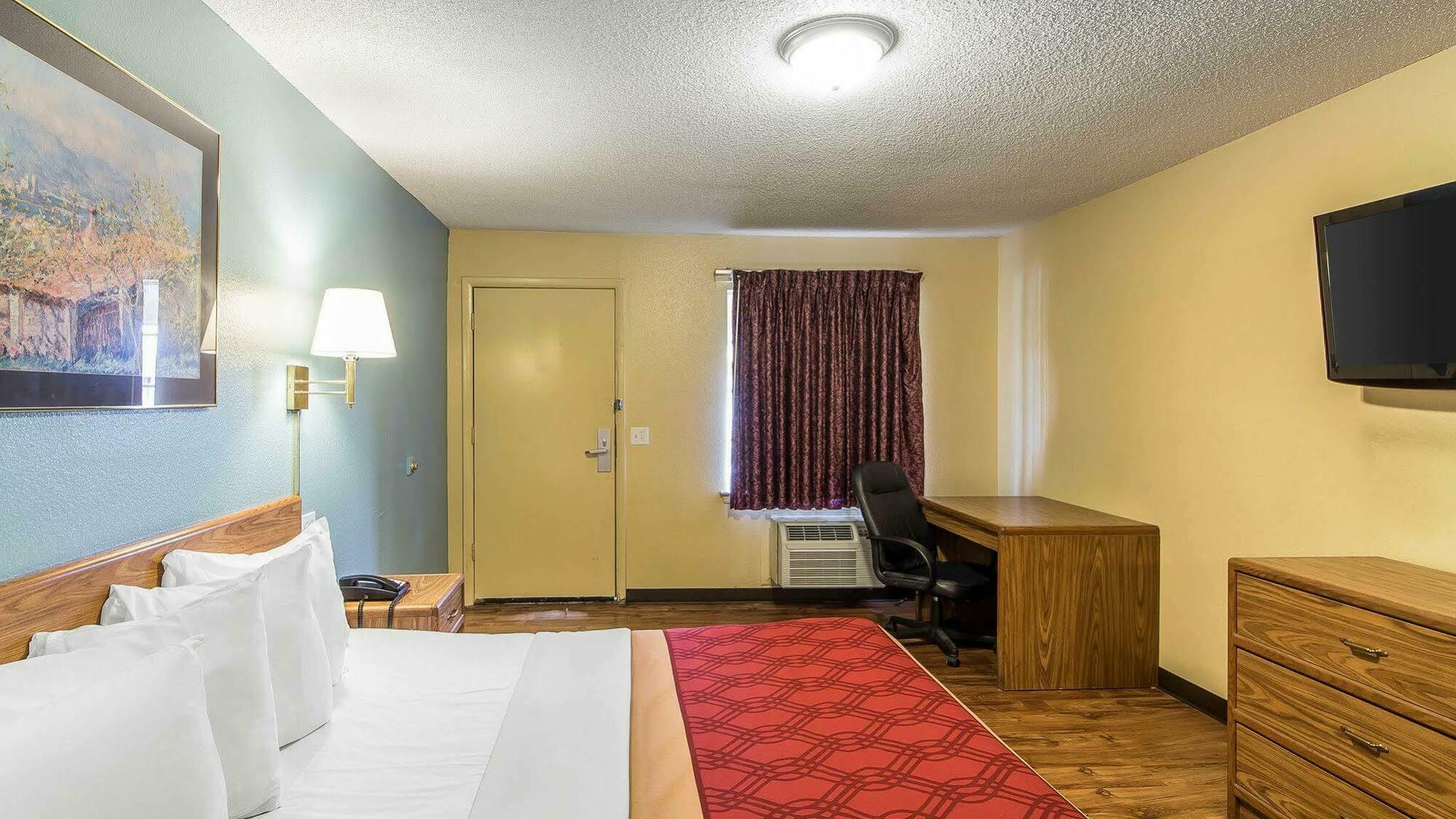 Econo Lodge Pryor Creek Exteriör bild