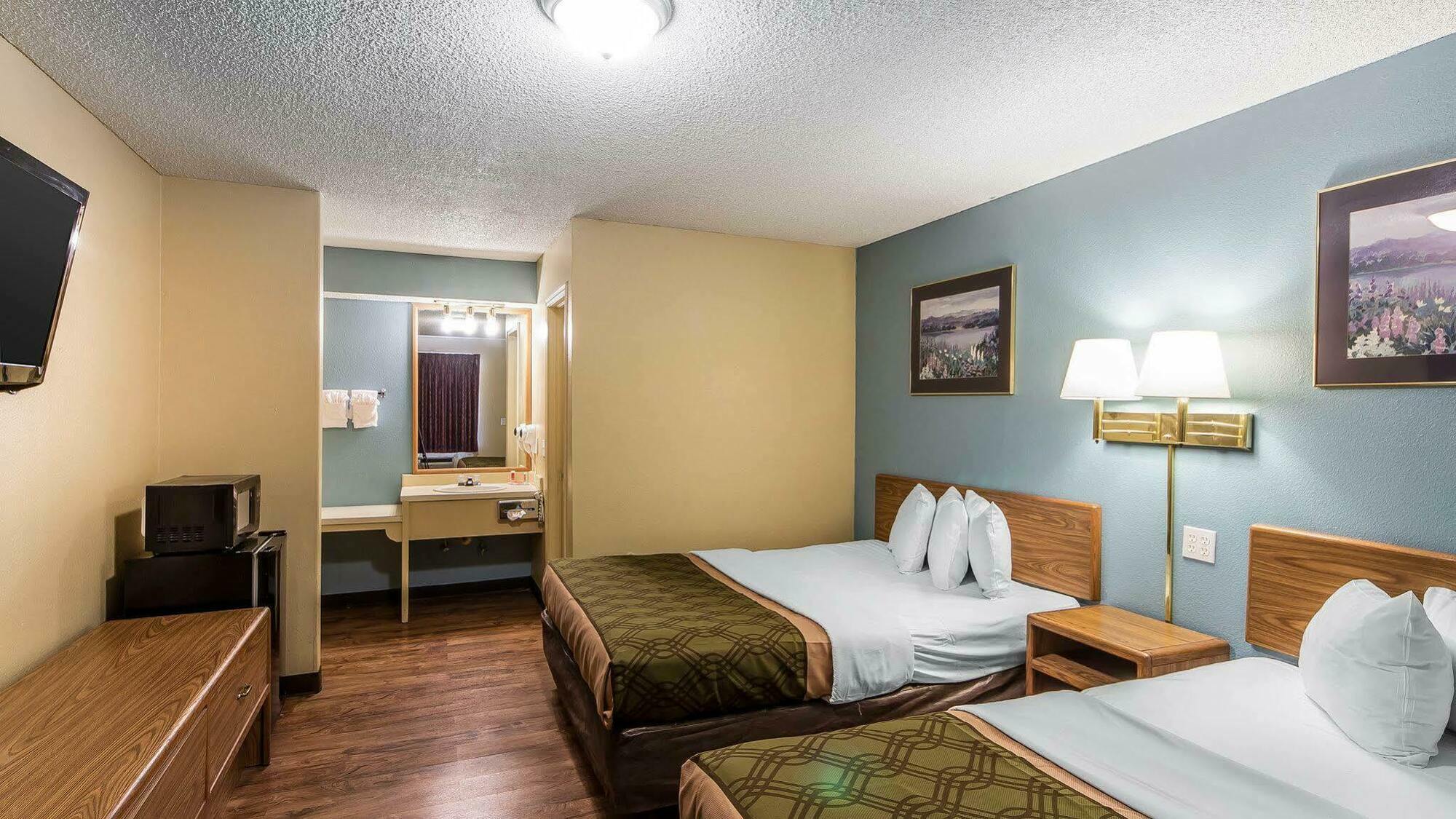 Econo Lodge Pryor Creek Exteriör bild